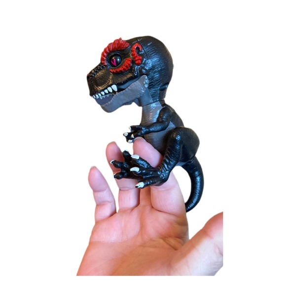 Fingerlings Untamed Infrared Black & Red T-Rex Dinosaur 2017 - Picture 1 of 3